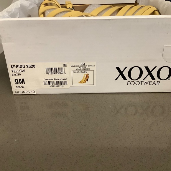 XOXO Sandals - Picture 3 of 4